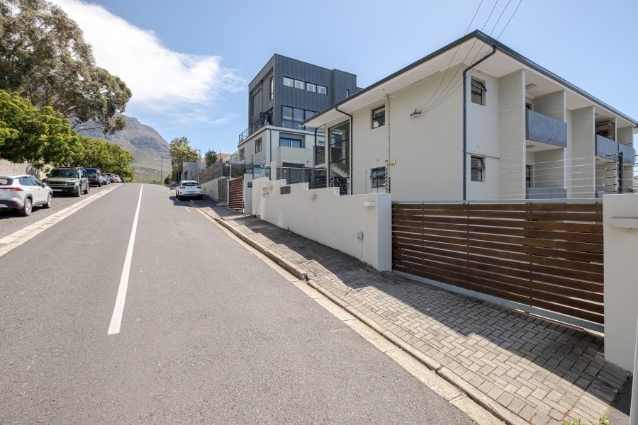 1 Bedroom Property for Sale in Vredehoek Western Cape